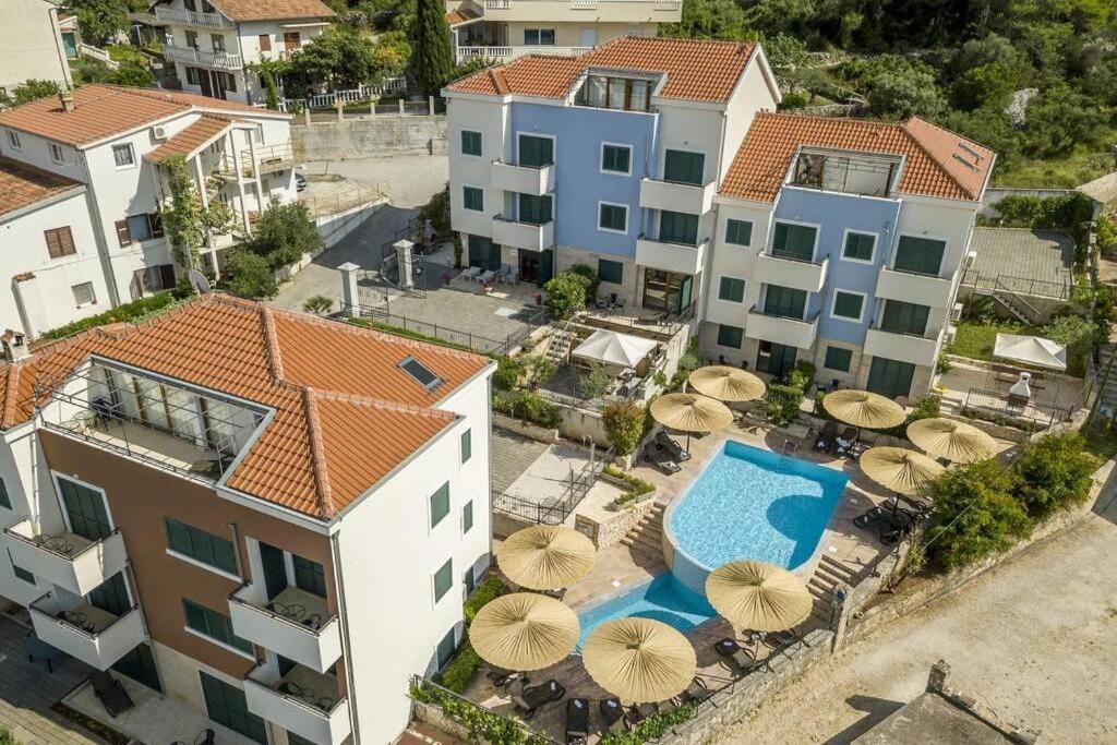 Seaesta Apartment Pool And Beach Slatine Eksteriør billede